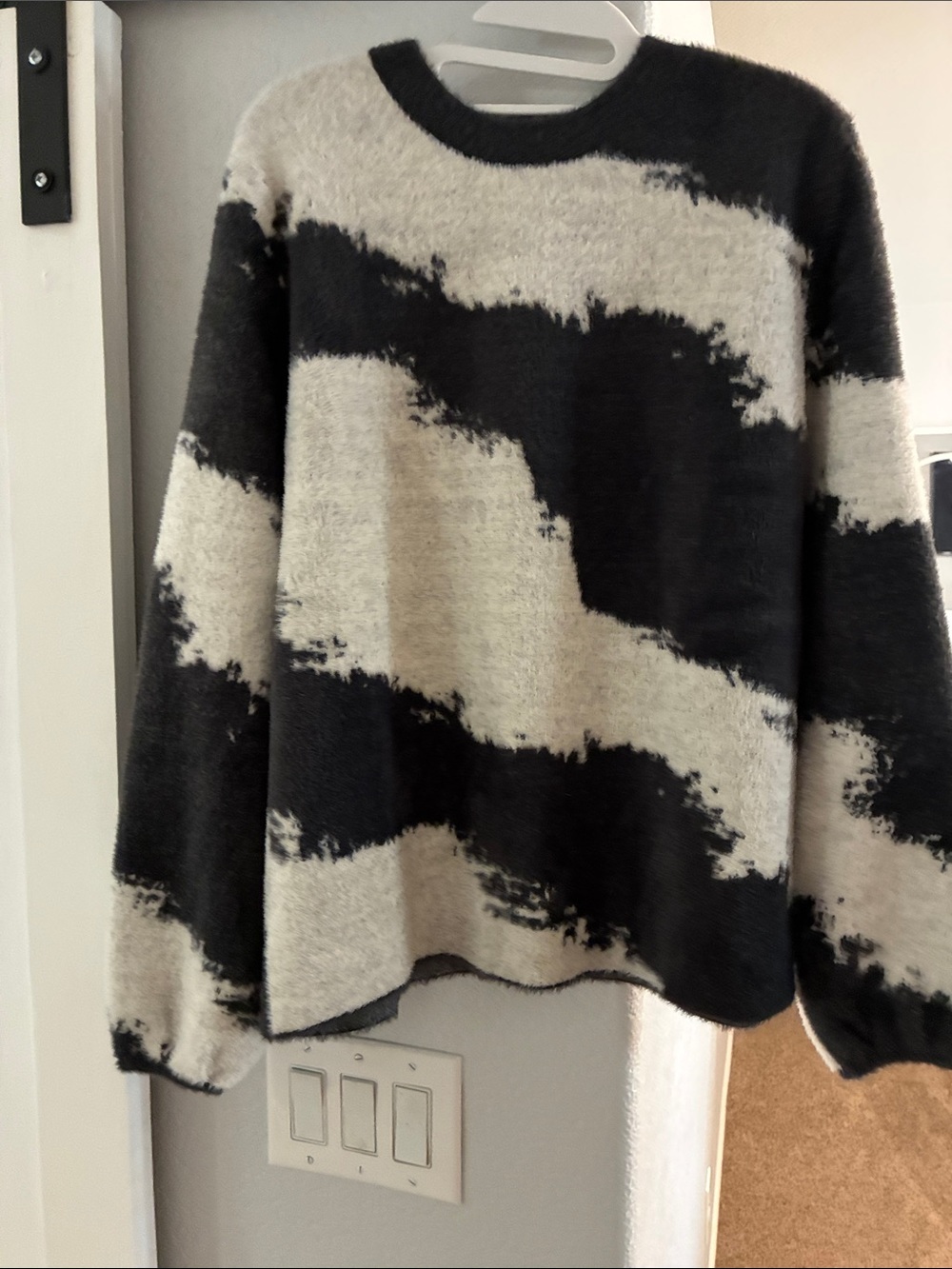 NWOT!!! Ya Ya Women !Abstract Brush-Stripe Crewneck Sweater in Black and Cream